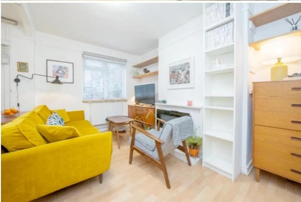Image 3 of Pet Friendly 1Bed Studio with Free Parking