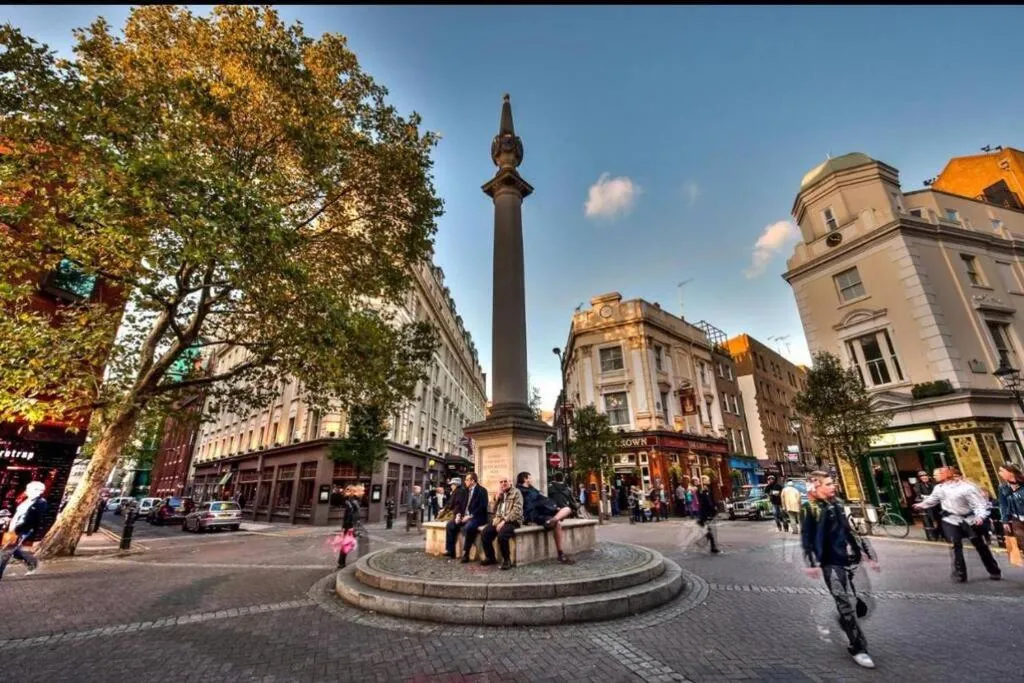 Image 3 of Piccadilly Living 1 BR Flat in London VR11