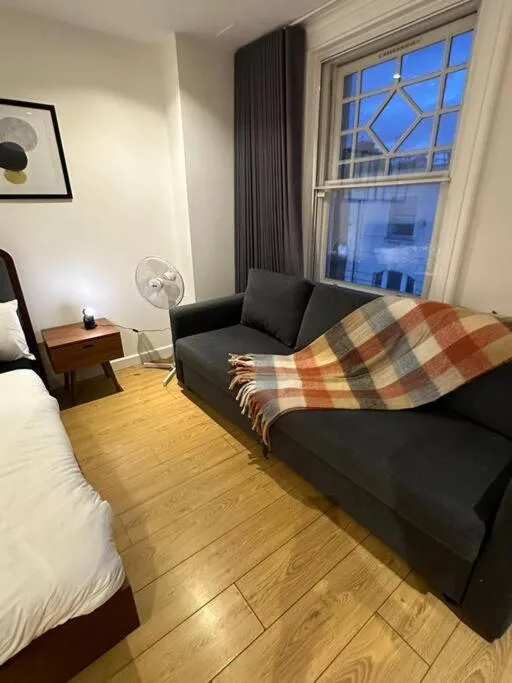 Image 5 of Piccadilly Living 1 BR Flat in London VR11