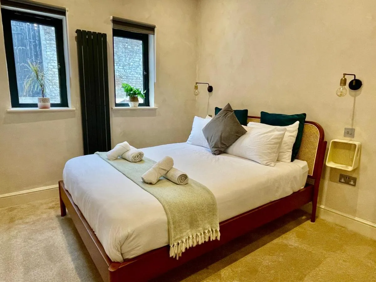 Image 3 of Pillow Menu! 1 Bed Garden Flat Finsbury Park