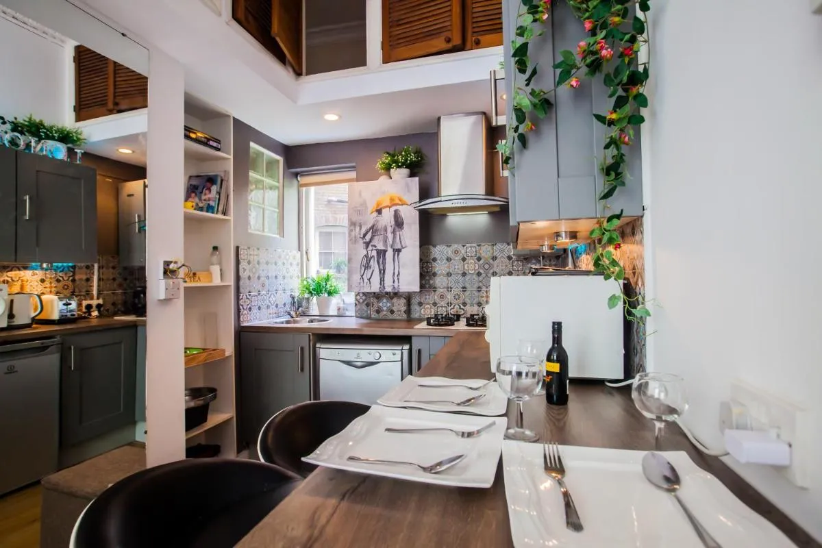 Image 4 of Pimlico Central London Suite near Victoria