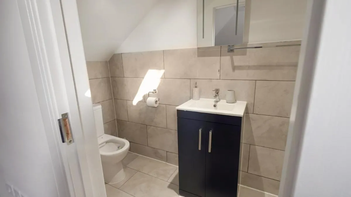 Image 3 of Place to stay in Longbridge