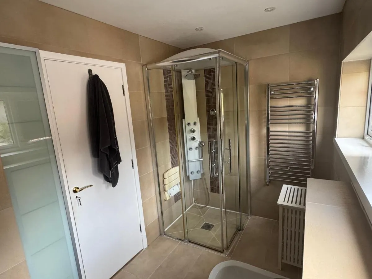 Image 3 of Place to stay in New Malden