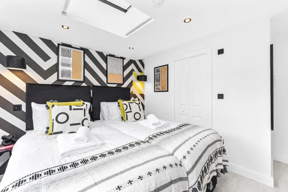 Image 4 of Playful & Stylish Studio in Hip London Area