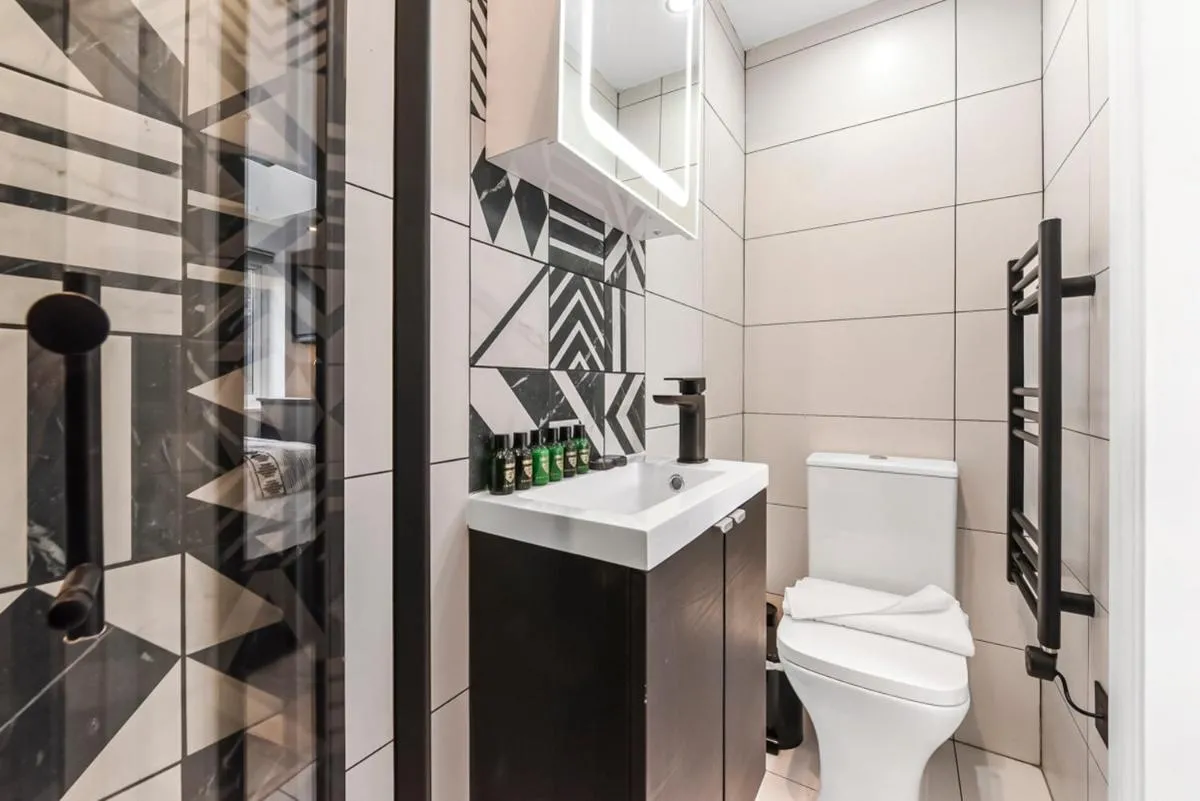Image 5 of Playful & Stylish Studio in Hip London Area