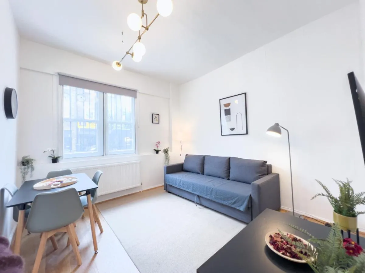 Image 5 of Pleasant 1 Bedroom Camden Apartment -on 1st Floor