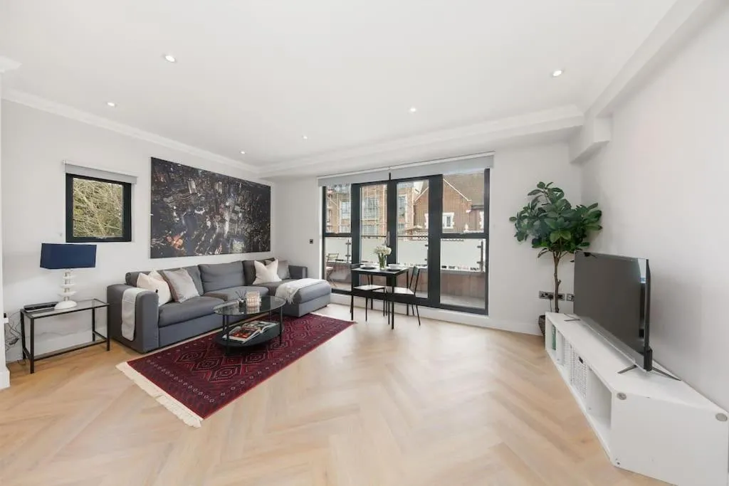 Image 5 of Pleasing 2bed flat 10min to Wimbledon tennis court