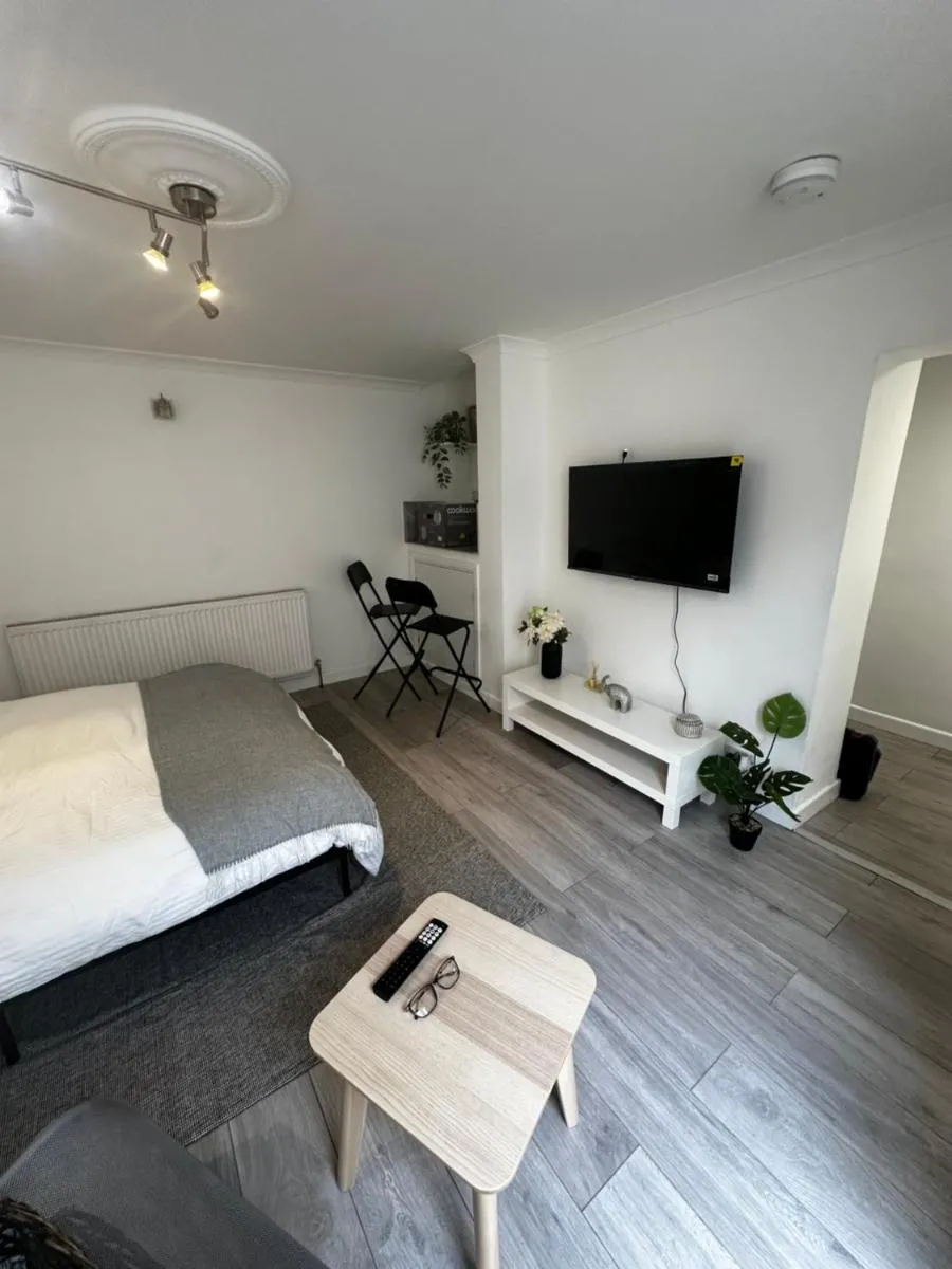 Image 5 of Plumstead one bed studio flat