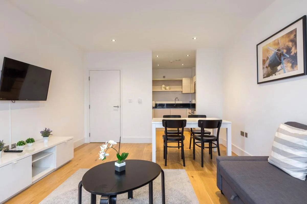Image 5 of Portobello Apt with Floor-to-Ceiling Views