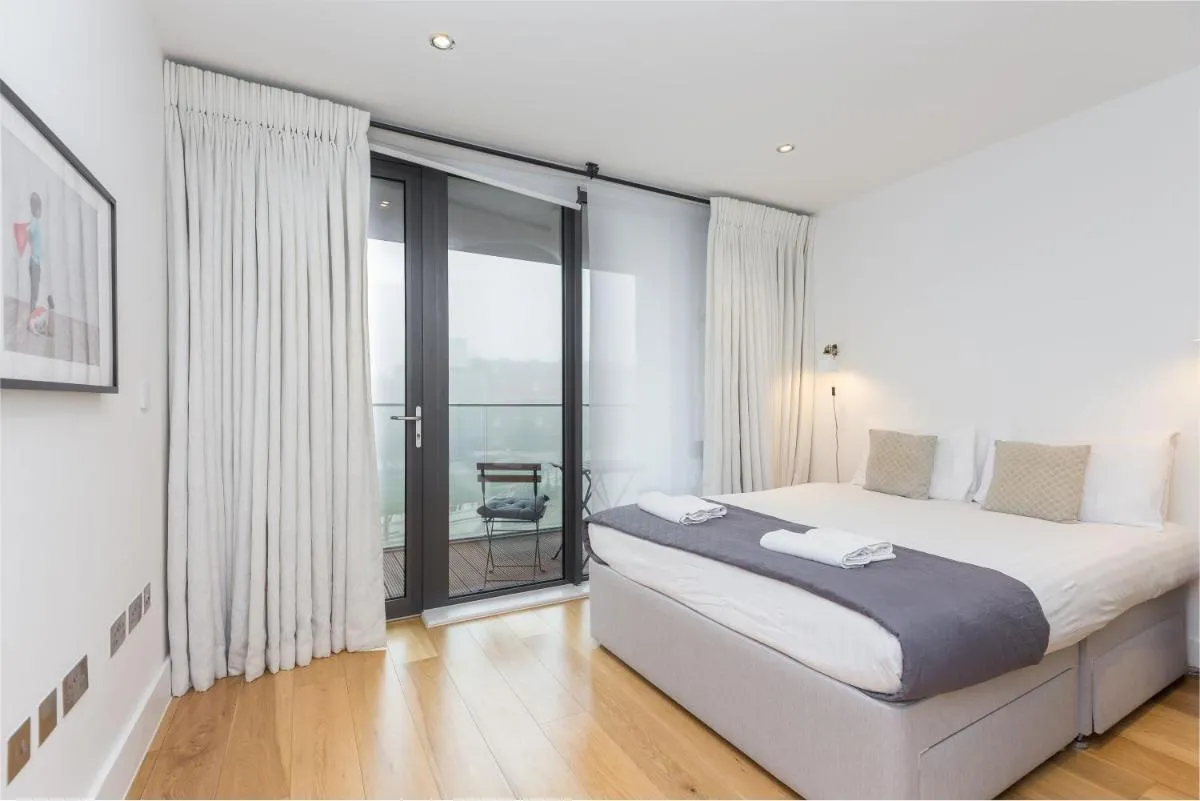 Image 3 of Portobello Apt with Floor-to-Ceiling Views