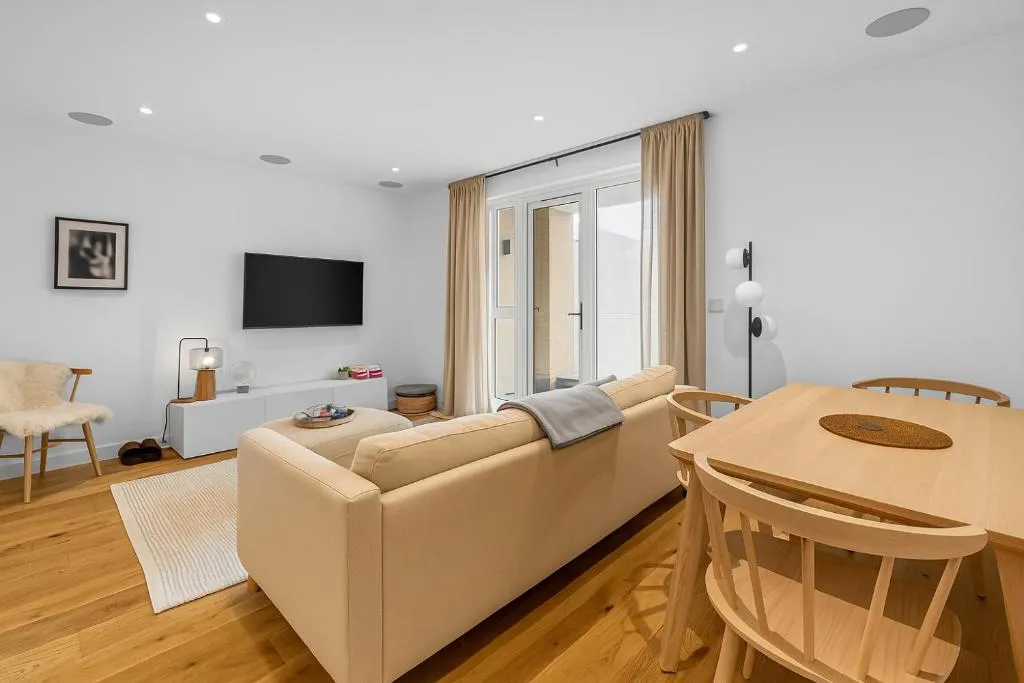 Image 1 of Portobello Road Luxury Apartment & Balcony