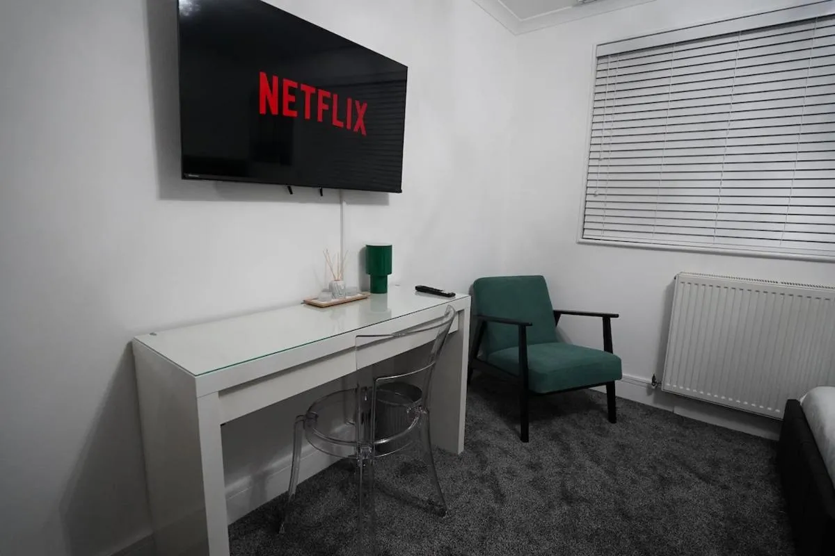 Image 5 of Premium 3BR House – Loughton – by Rent Squared LTD