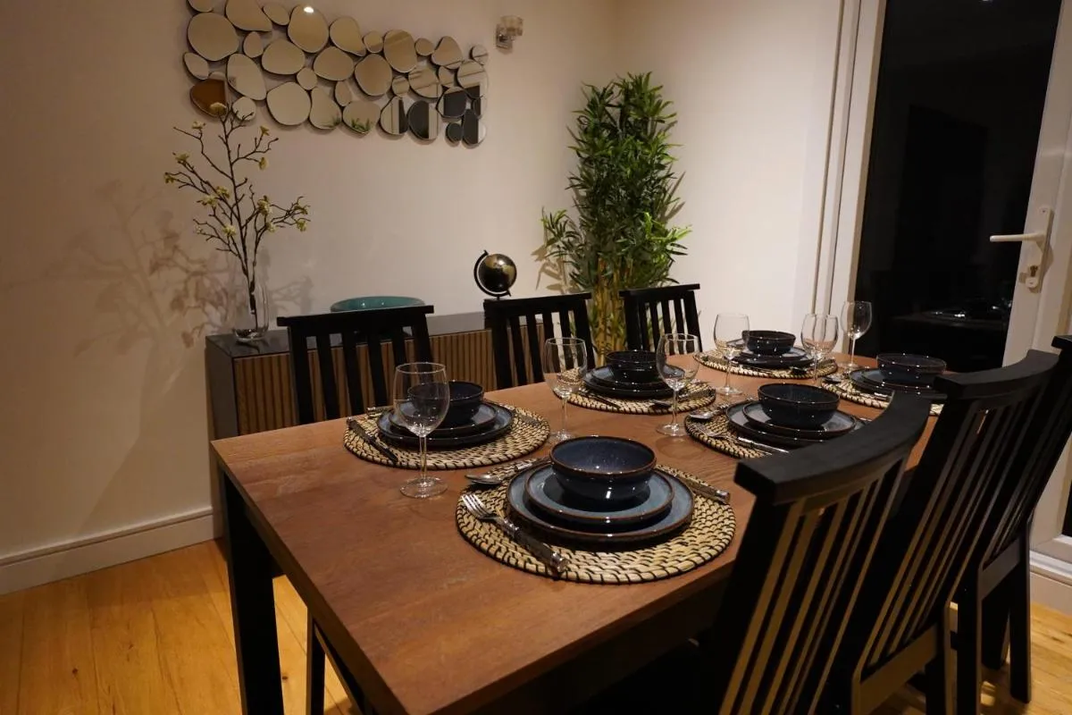 Image 3 of Premium 3BR House – Loughton – by Rent Squared LTD