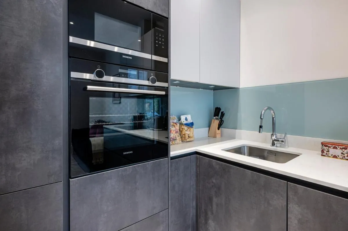 Image 3 of Premium Apartments Hungerford Road
