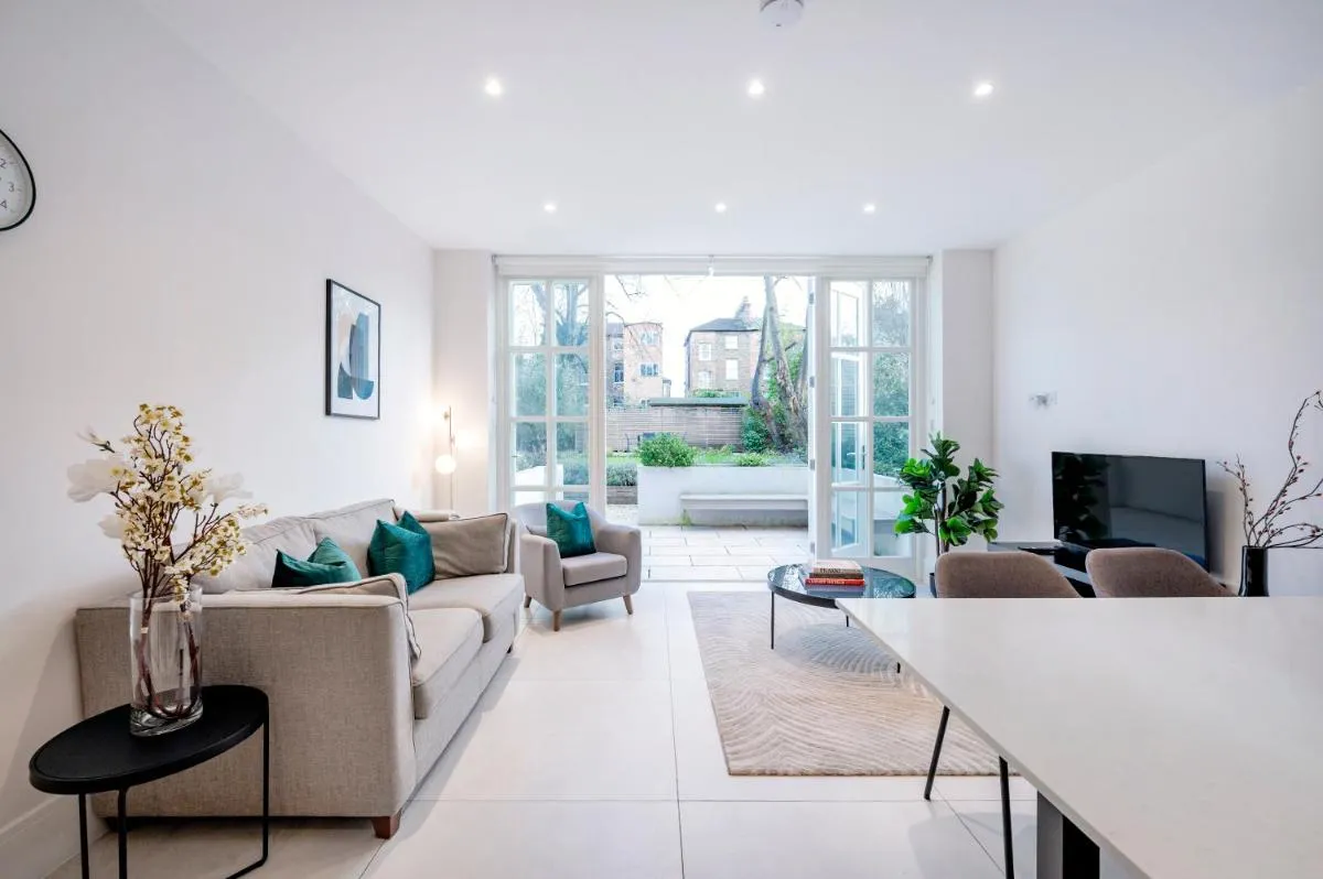 Image 5 of Premium Apartments Hungerford Road