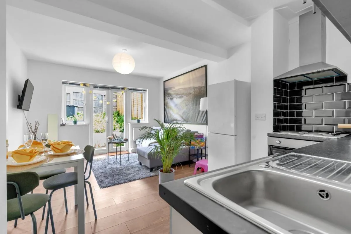 Image 3 of Premium Relocation 1 bed Flat, Private Garden & Free Parking