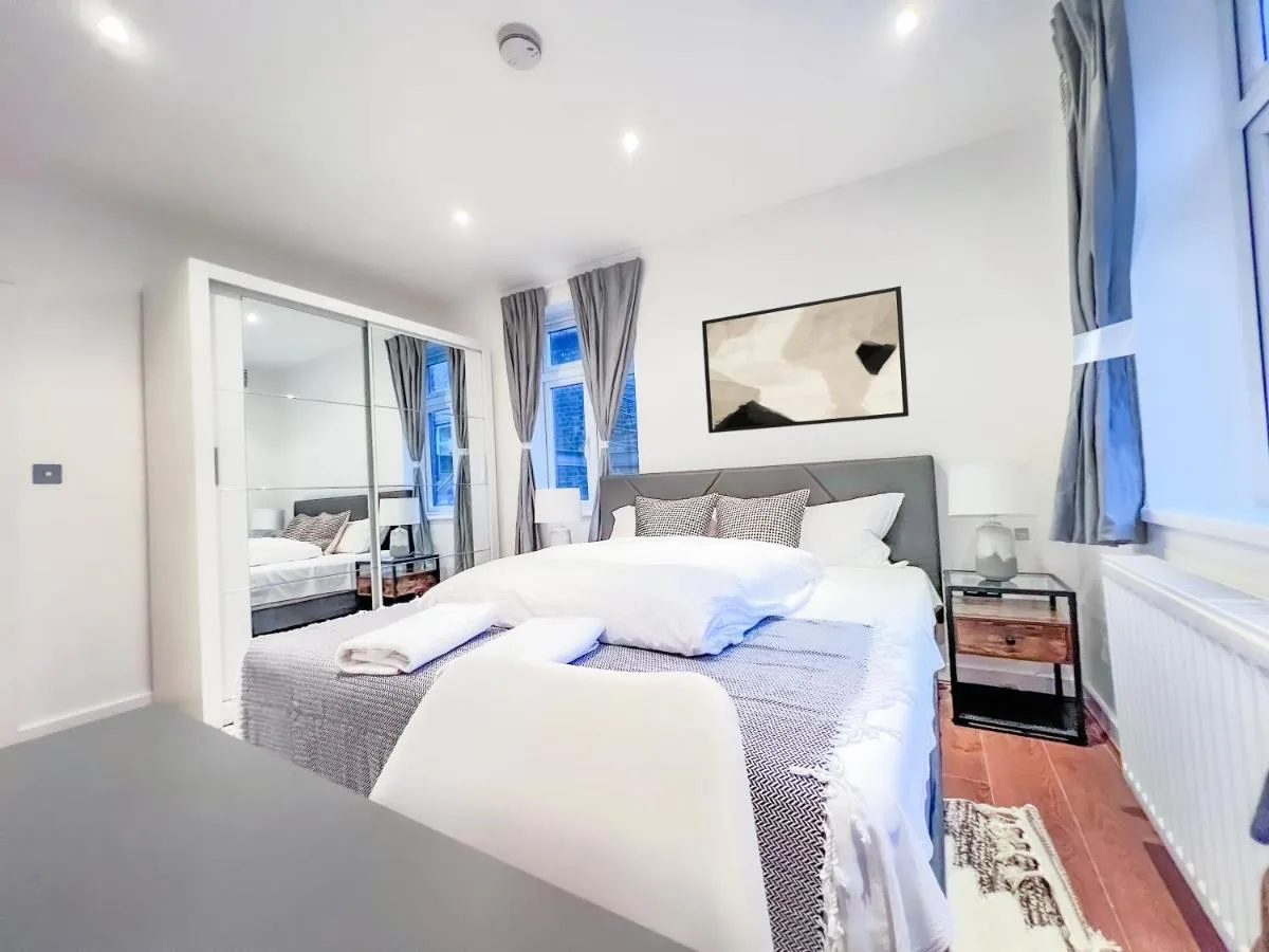 Image 5 of Prime Location Camden Luxury Apt Sleeps 6