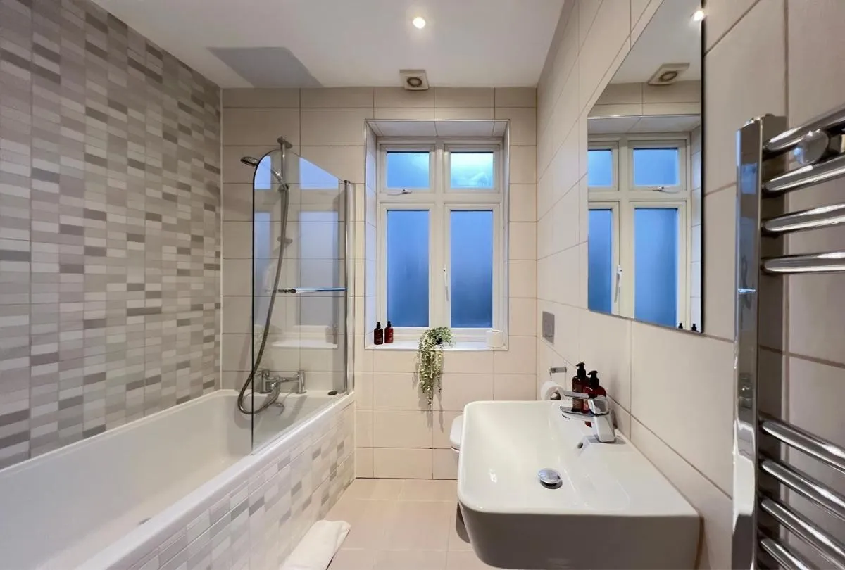 Image 3 of Prime Location Camden Luxury Apt Sleeps 6