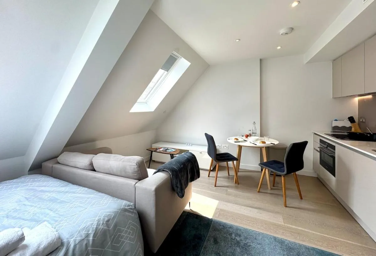 Image 4 of Prime Location! Cozy Stay by Riverside,Tube, Shops