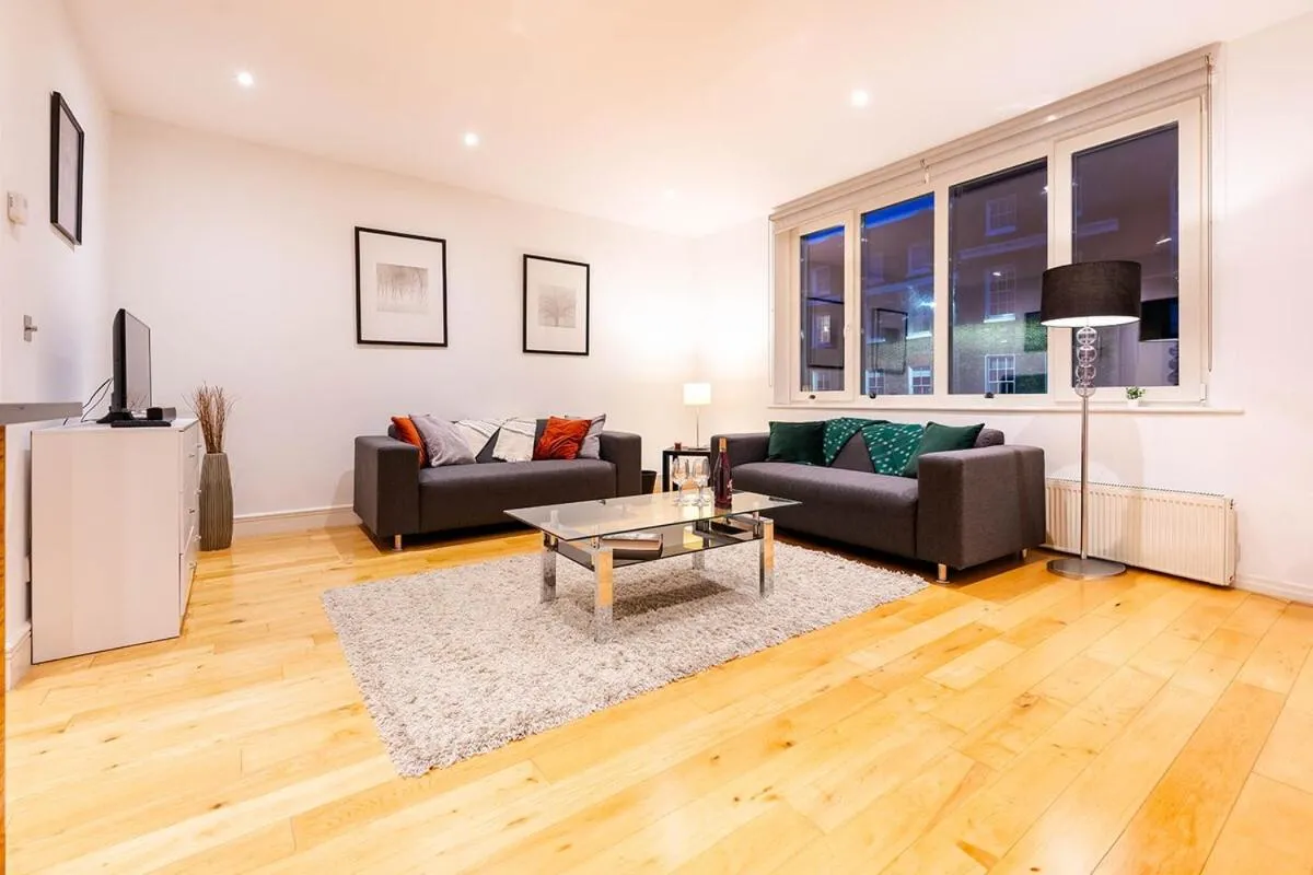 Image 5 of Prime Location in Farringdon Large One Bedroom Flat