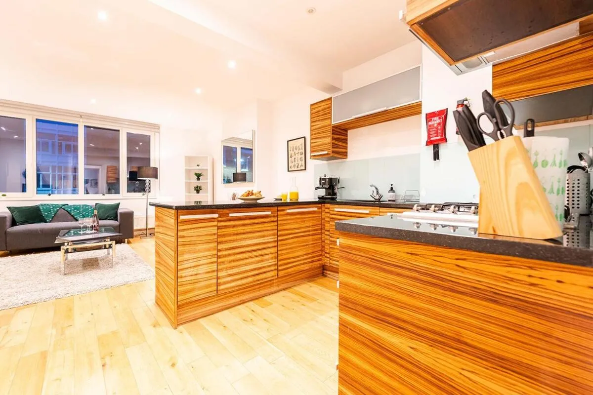 Image 4 of Prime Location in Farringdon Large One Bedroom Flat