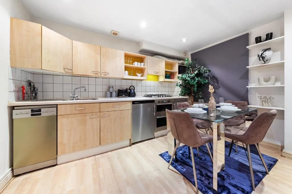Prime Stay Next to Camden Market and Station Deluxe