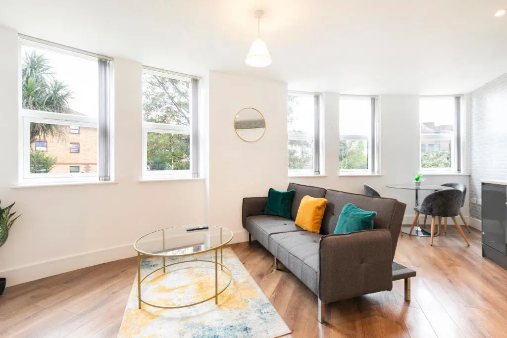 Private stylish flat in Romford – Free parking, 5 min walk Elizabeth line
