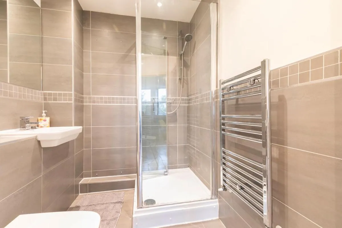 Image 3 of Private stylish flat in Romford – Free parking, 5 min walk Elizabeth line