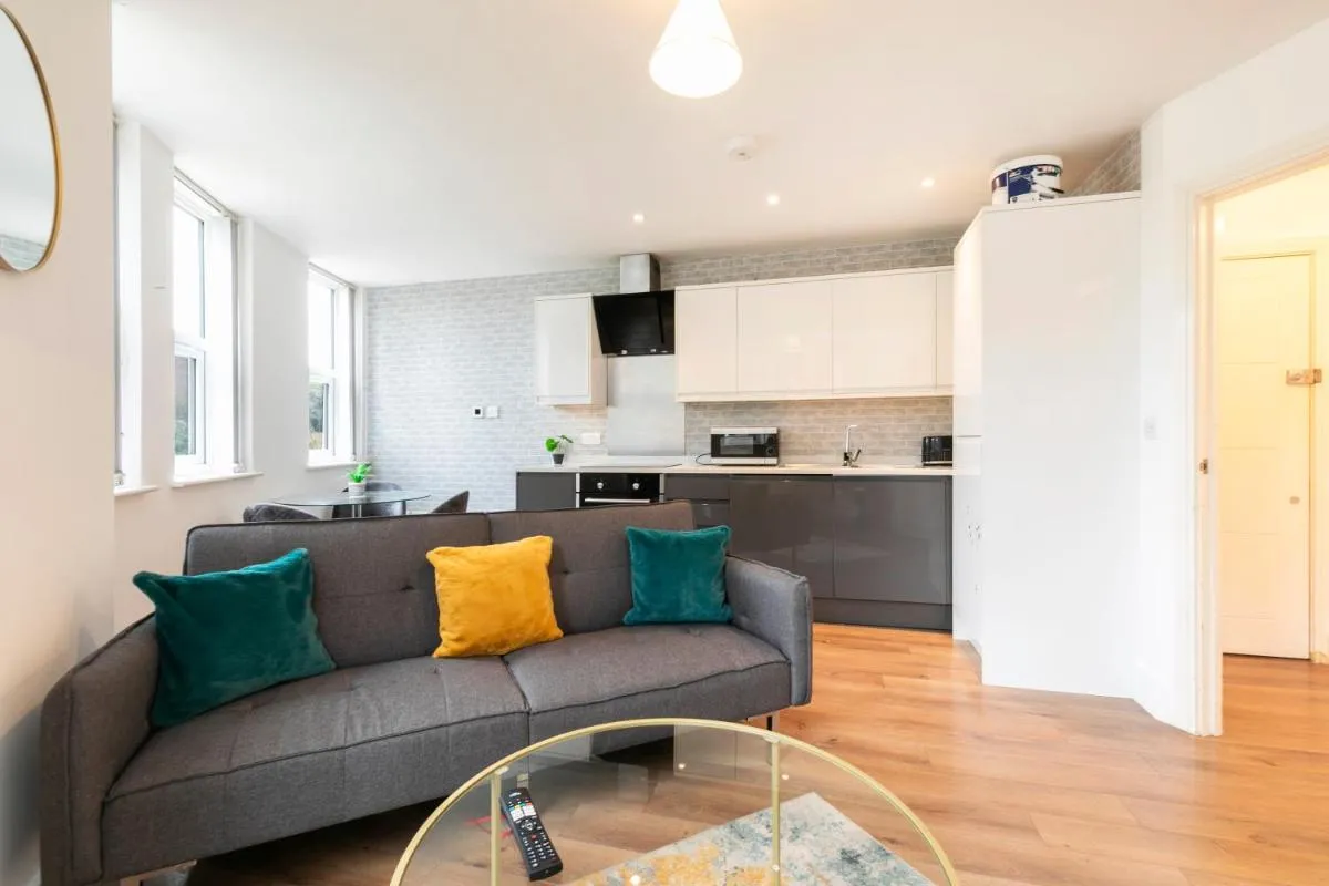 Image 4 of Private stylish flat in Romford – Free parking, 5 min walk Elizabeth line