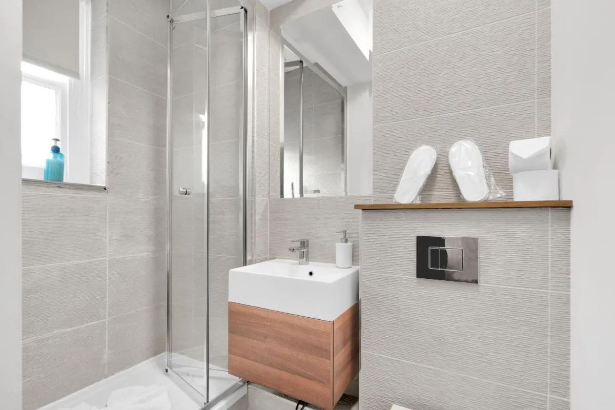 Image 3 of Pro-Link 1-Bed, 1GB WiFi & 60s to Chiswick Tube
