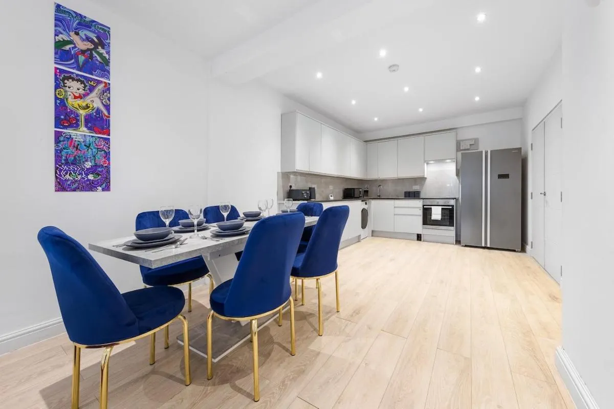 Image 4 of Purple Reignz – 3BR – close to LDN