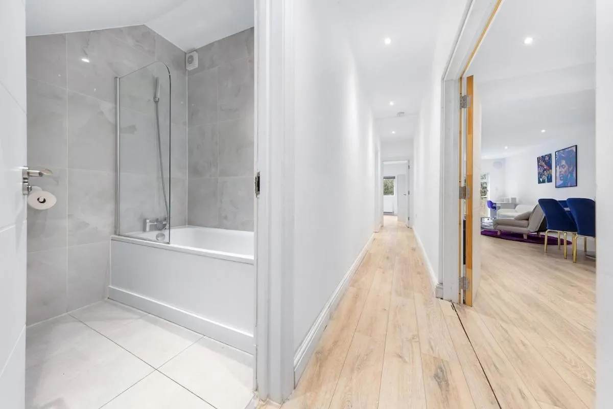 Image 3 of Purple Reignz – 3BR – close to LDN