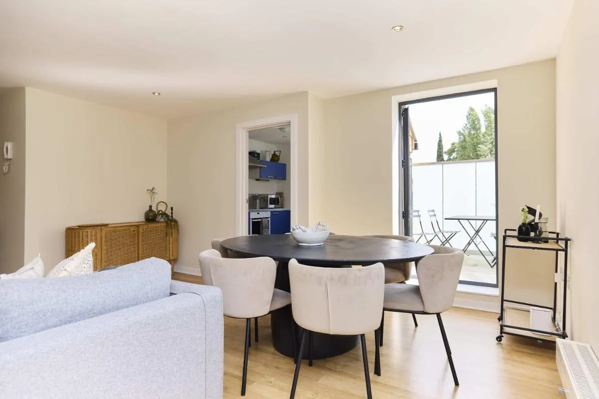 Image 3 of Putney Terrace Apartment