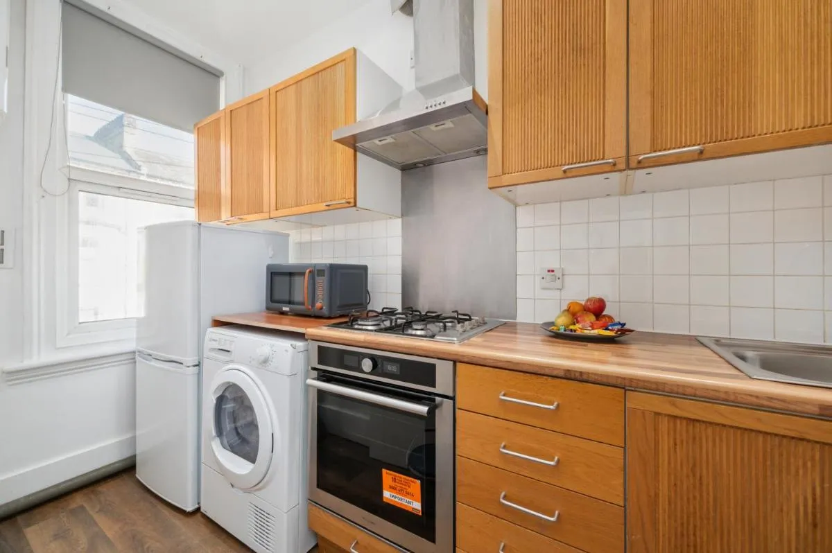 Image 4 of Qties Beautiful Abode Brixton