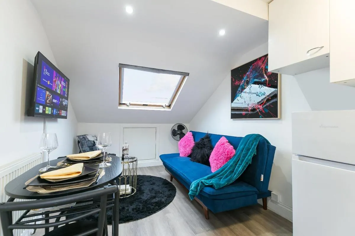 Image 5 of Qties Luxury Home