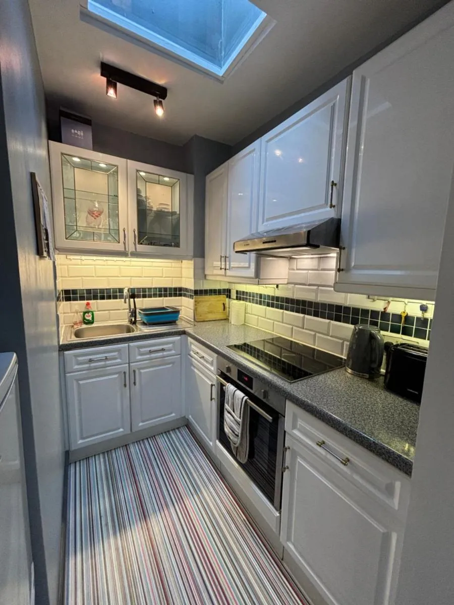 Image 3 of Quaint & Cosy 1 Bedroom Flat – Kensington Olympia!