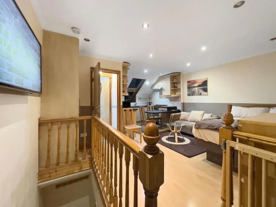 Image 5 of Quaint studio flat in Harrow