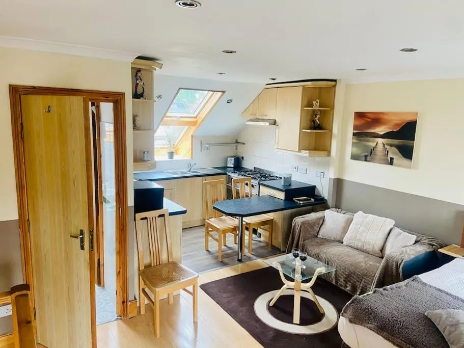Image 3 of Quaint studio flat in Harrow