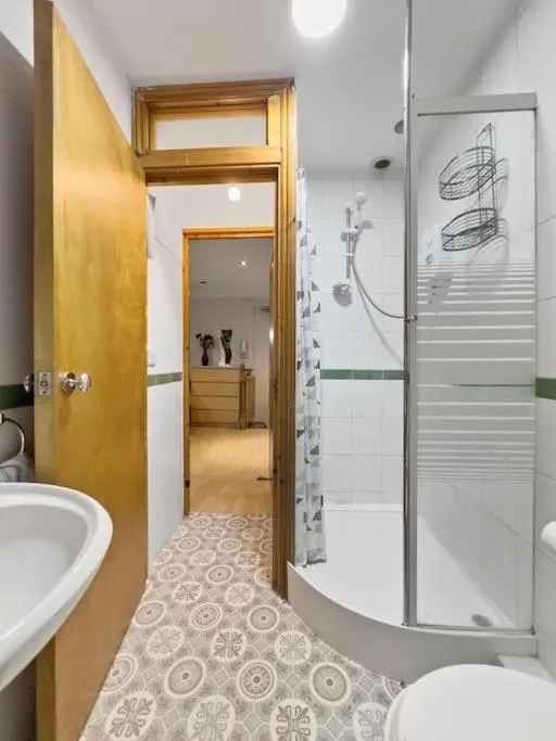 Image 4 of Quaint studio flat in Harrow