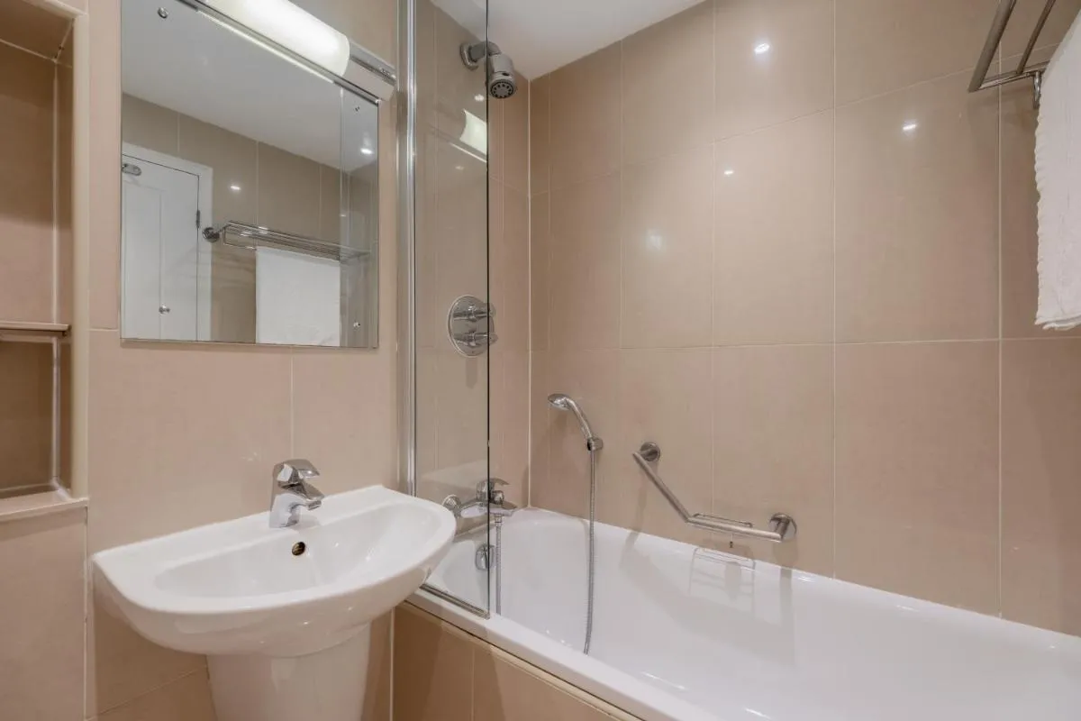 Image 3 of Quality Hotel Hampstead