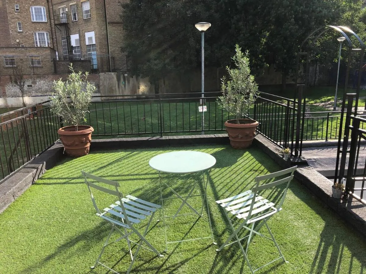 Image 5 of Quiet 3 Bedroom House in Central London!