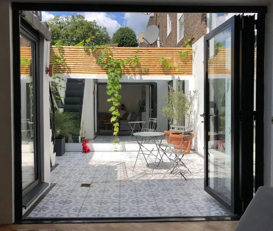 Image 1 of Quiet 3 Bedroom House in Central London!