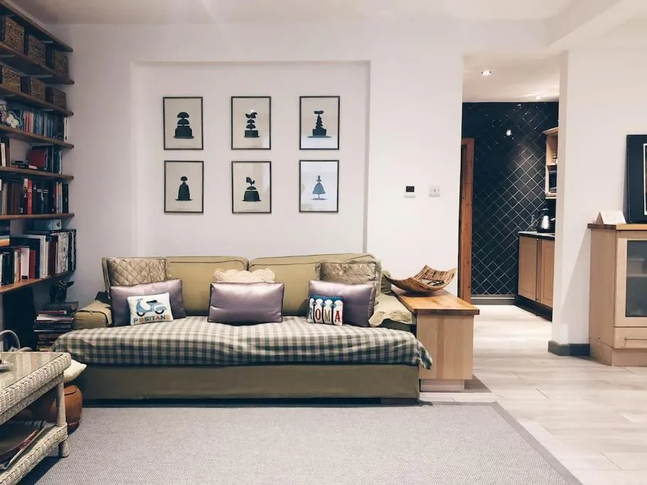 Image 3 of Quiet Kensington flat ideal for central London