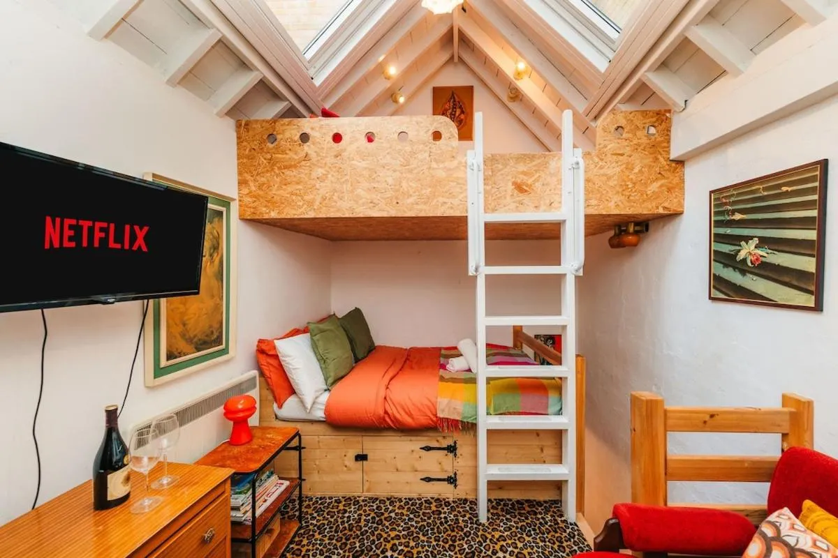 Image 5 of Quirky and Cosy Soho Stables House