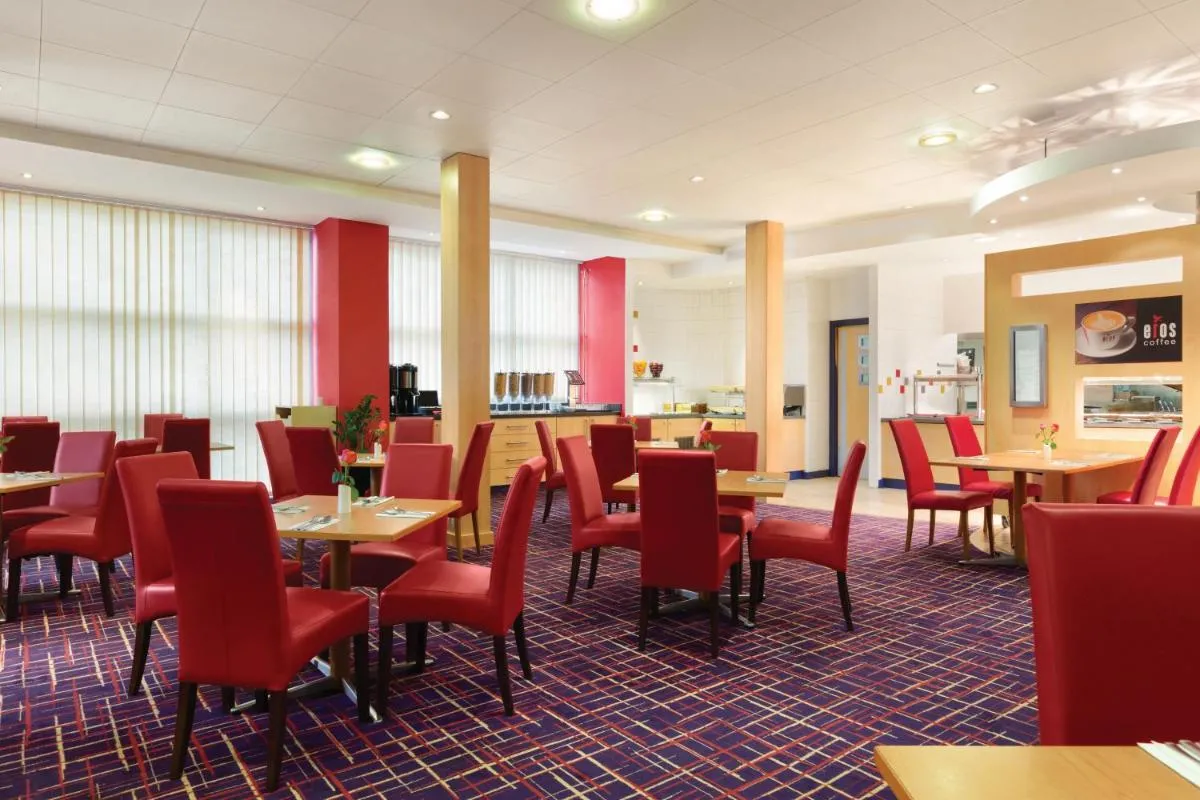 Image 4 of Ramada London North