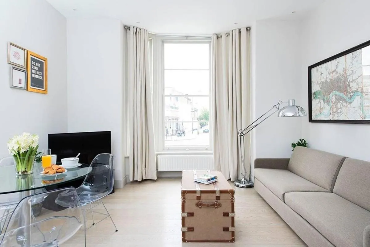 Image 5 of Recently redecorated bright 1BR near Shepherds Bush with parking SOA