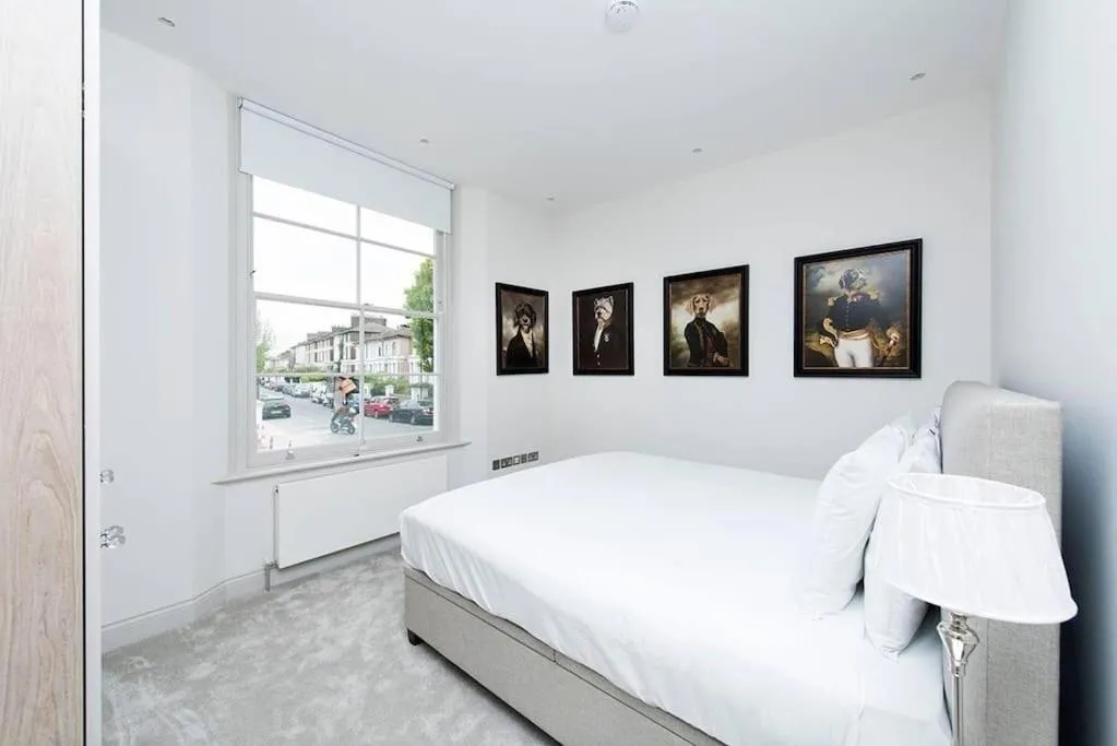Image 2 of Recently redecorated bright 1BR near Shepherds Bush with parking SOA