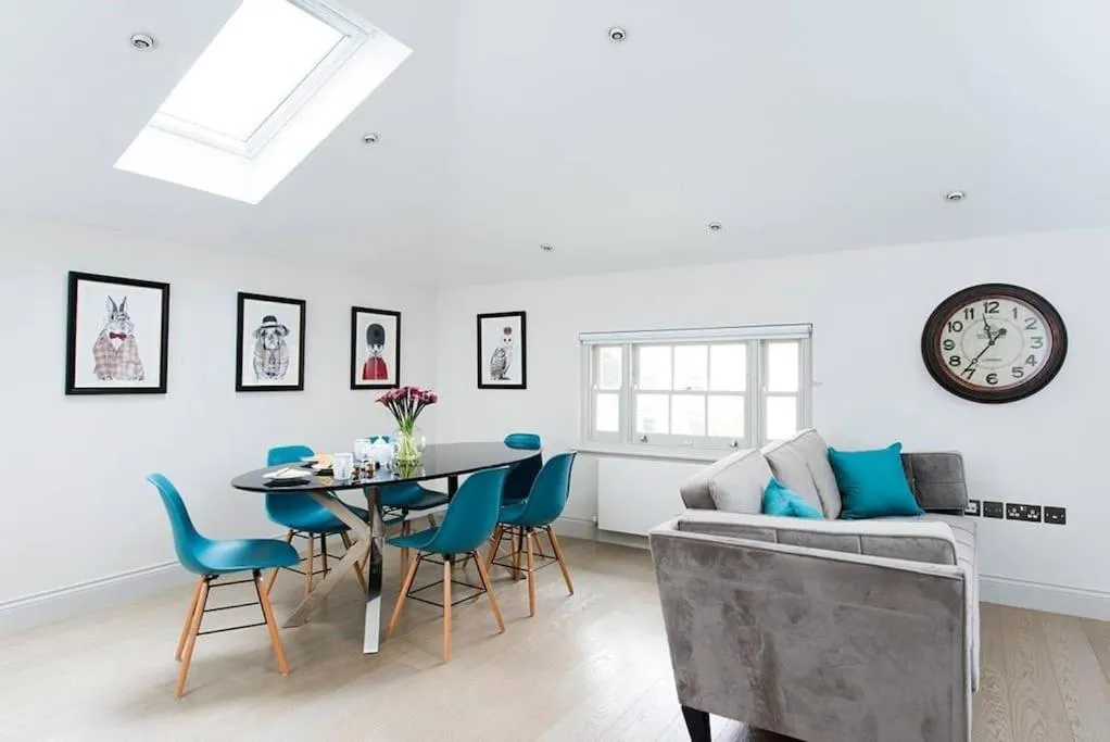 Image 4 of Recently redecorated bright and spacious 1BR flat in West London