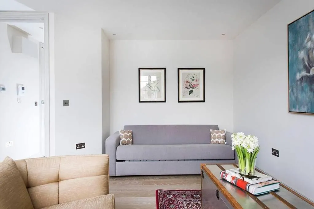 Image 2 of Recently redecorated spacious and Modern 1BR flat in West London