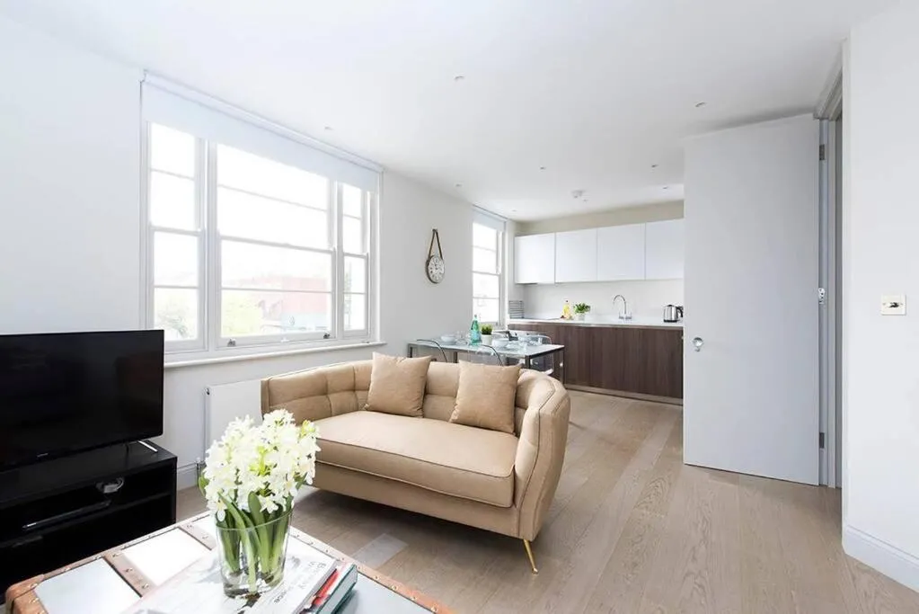 Image 4 of Recently redecorated spacious and Modern 1BR flat in West London